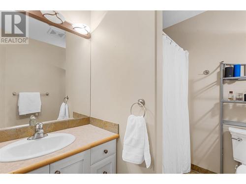 1778 Vineyard Drive, Kelowna, BC - Indoor Photo Showing Bathroom