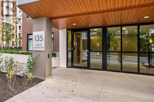 204 - 135 Canon Jackson Drive, Toronto, ON - Outdoor