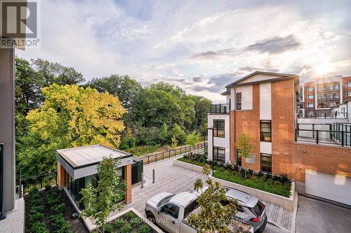 204 - 135 Canon Jackson Drive, Toronto, ON - Outdoor