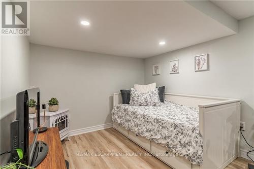 239 East 22Nd Street, Hamilton, ON - Indoor Photo Showing Bedroom