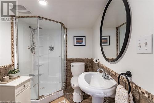 239 East 22Nd Street, Hamilton, ON - Indoor Photo Showing Bathroom