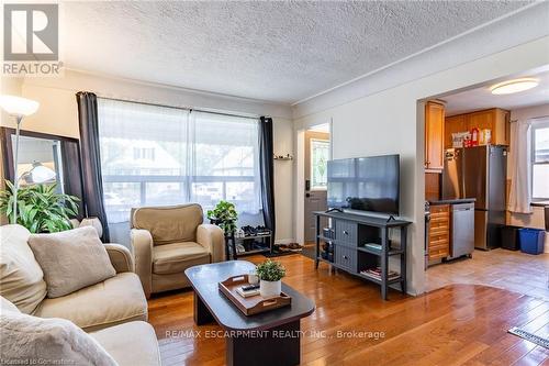 239 East 22Nd Street, Hamilton, ON - Indoor Photo Showing Living Room