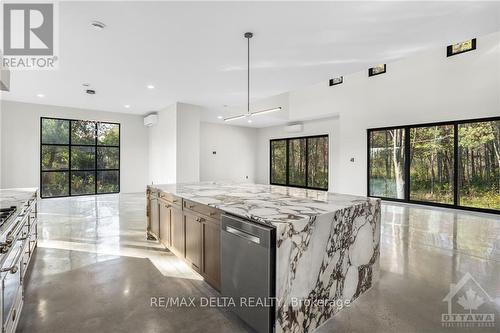 3830 Schnupp Road, Clarence-Rockland, ON - Indoor Photo Showing Kitchen With Upgraded Kitchen