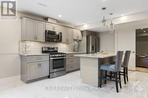 6990 Disputed Road, Lasalle, ON - Indoor Photo Showing Kitchen With Upgraded Kitchen