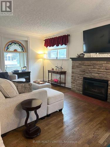 13 Maple Street, St. Thomas, ON - Indoor Photo Showing Living Room With Fireplace