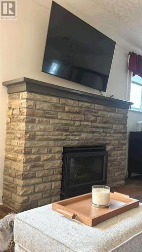 13 Maple Street, St. Thomas, ON - Indoor Photo Showing Living Room With Fireplace