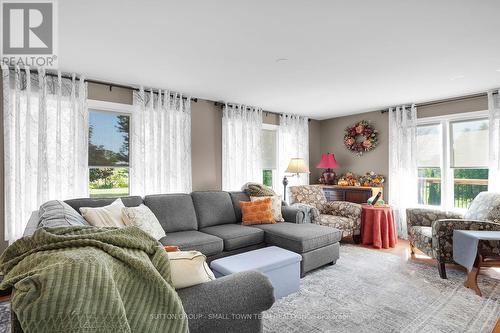 53790 Maple Grove Line, Bayham, ON - Indoor Photo Showing Living Room