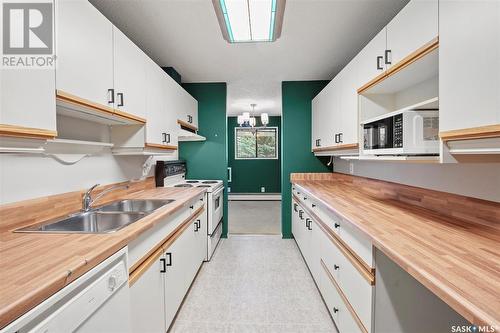 319 209B Cree Place, Saskatoon, SK - Indoor Photo Showing Kitchen With Double Sink