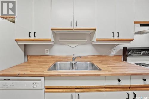 319 209B Cree Place, Saskatoon, SK - Indoor Photo Showing Kitchen