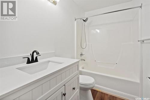 319 209B Cree Place, Saskatoon, SK - Indoor Photo Showing Bathroom