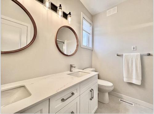 39 Fairfield Lane, New Bothwell, MB - Indoor Photo Showing Bathroom