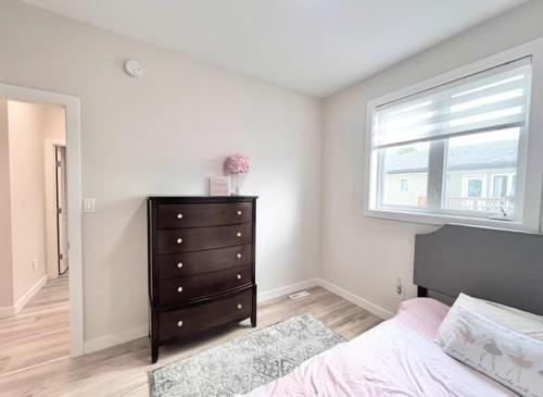 39 Fairfield Lane, New Bothwell, MB - Indoor Photo Showing Bedroom