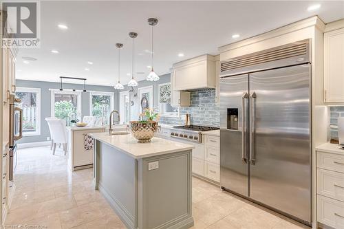 2476 Hargood Place, Mississauga, ON - Indoor Photo Showing Kitchen With Upgraded Kitchen