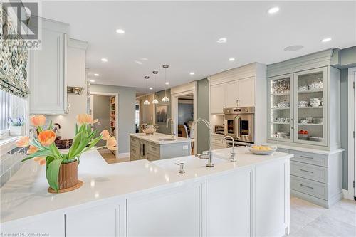 2476 Hargood Place, Mississauga, ON - Indoor Photo Showing Kitchen With Upgraded Kitchen