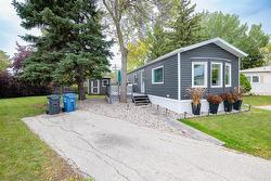 3 Surrey Place  Winnipeg, MB R2N 1C7