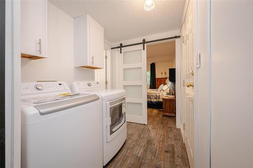 3 Surrey Place, Winnipeg, MB - Indoor Photo Showing Laundry Room