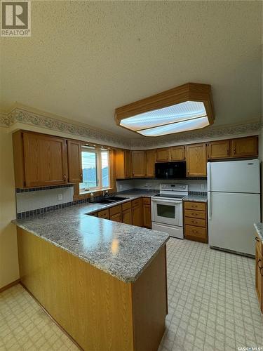 532 Simpson Crescent, Hudson Bay, SK - Indoor Photo Showing Kitchen With Double Sink