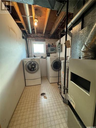 532 Simpson Crescent, Hudson Bay, SK - Indoor Photo Showing Laundry Room