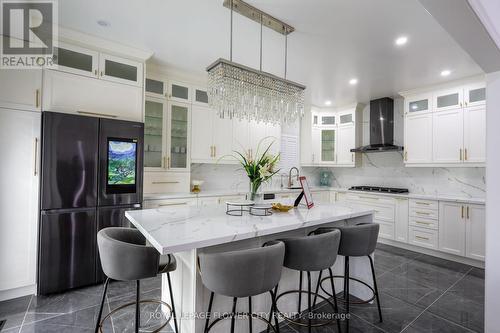 94 Sir Jacobs Crescent, Brampton, ON - Indoor Photo Showing Kitchen With Upgraded Kitchen