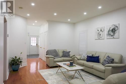 94 Sir Jacobs Crescent, Brampton, ON - Indoor Photo Showing Living Room