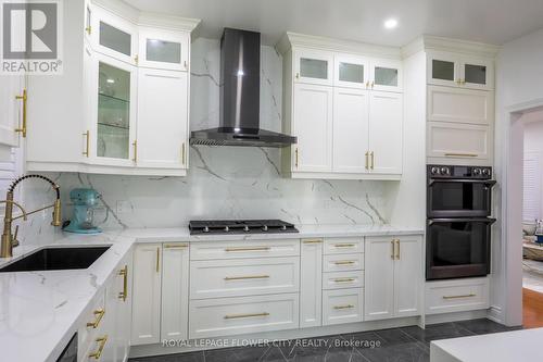 94 Sir Jacobs Crescent, Brampton, ON - Indoor Photo Showing Kitchen With Upgraded Kitchen