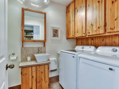 Bathroom - 108 Rue Du Domaine-Fortier, Saint-Colomban, QC - Indoor Photo Showing Laundry Room