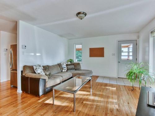 Salon - 108 Rue Du Domaine-Fortier, Saint-Colomban, QC - Indoor Photo Showing Living Room