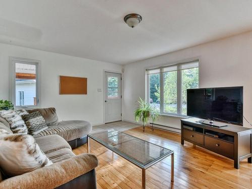 Salon - 108 Rue Du Domaine-Fortier, Saint-Colomban, QC - Indoor Photo Showing Living Room