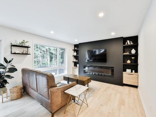 Salon - 1680  - 1682 Rue Barott, Mascouche, QC - Indoor Photo Showing Living Room