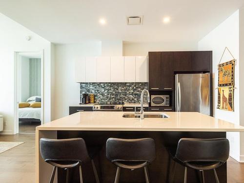 Kitchen - Ph1-5-299 Rue De La Rotonde, Montréal (Verdun/Île-Des-Soeurs), QC - Indoor Photo Showing Kitchen With Double Sink With Upgraded Kitchen