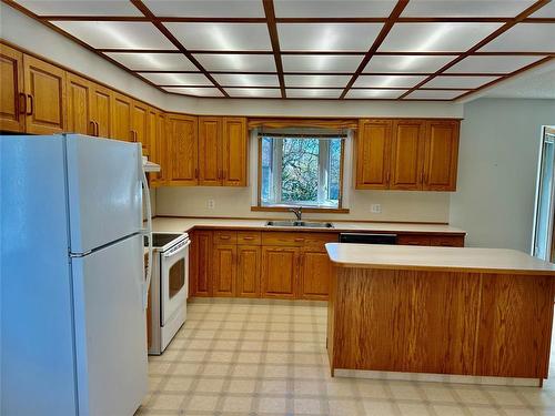 81 12Th Street, Birtle, MB - Indoor Photo Showing Kitchen With Double Sink