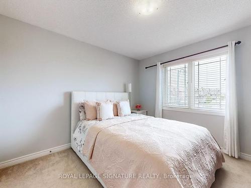 1443 Lormel Gate Ave, Innisfil, ON - Indoor Photo Showing Bedroom