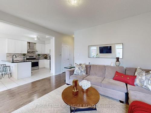 1443 Lormel Gate Ave, Innisfil, ON - Indoor Photo Showing Living Room