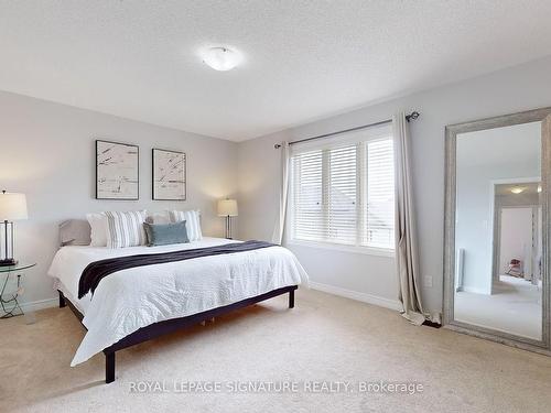 1443 Lormel Gate Ave, Innisfil, ON - Indoor Photo Showing Bedroom