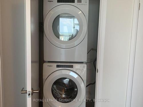 1602-104 Garment St, Kitchener, ON - Indoor Photo Showing Laundry Room