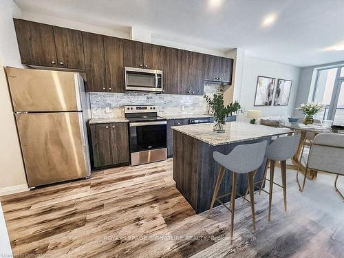 1602-104 Garment St, Kitchener, ON - Indoor Photo Showing Kitchen With Upgraded Kitchen