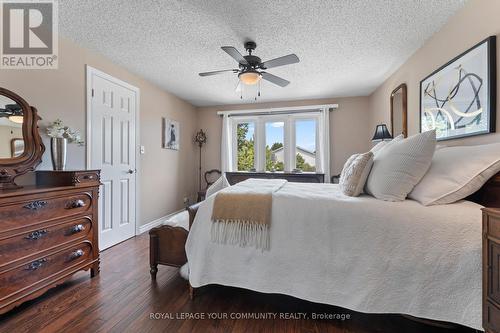 2130 Donald Road, Burlington, ON - Indoor Photo Showing Bedroom