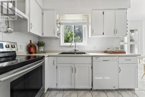 2130 Donald Road, Burlington, ON - Indoor Photo Showing Kitchen