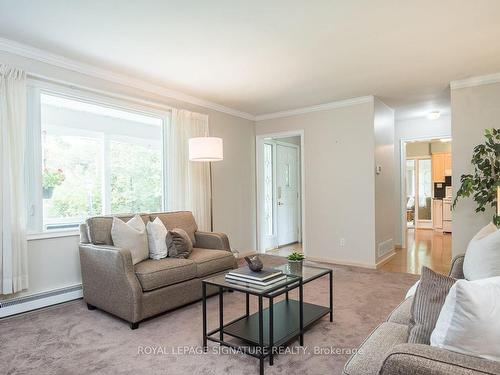 314 11Th Con Rd E, Hamilton, ON - Indoor Photo Showing Living Room