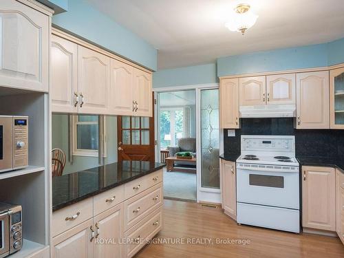 314 11Th Con Rd E, Hamilton, ON - Indoor Photo Showing Kitchen