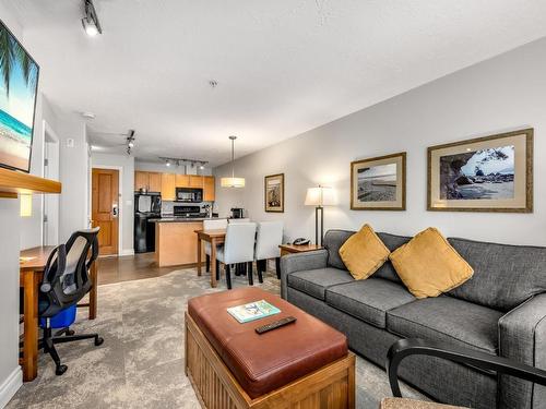 107Abcd-1800 Riverside Lane, Courtenay, BC - Indoor Photo Showing Living Room