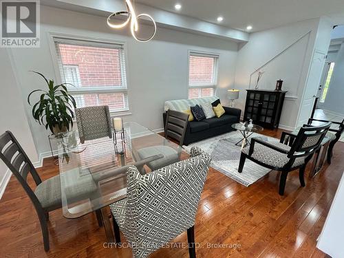 5033 Dubonet Drive, Mississauga, ON - Indoor Photo Showing Living Room