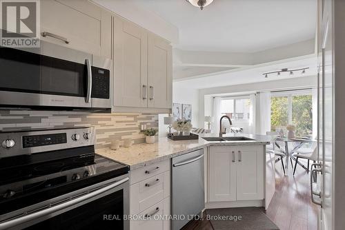 33 - 2940 Headon Forest Drive, Burlington, ON - Indoor Photo Showing Kitchen With Double Sink