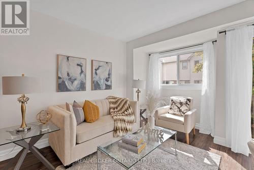 33 - 2940 Headon Forest Drive, Burlington, ON - Indoor Photo Showing Living Room