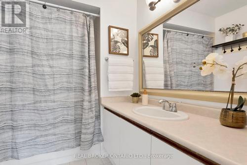 33 - 2940 Headon Forest Drive, Burlington, ON - Indoor Photo Showing Bathroom