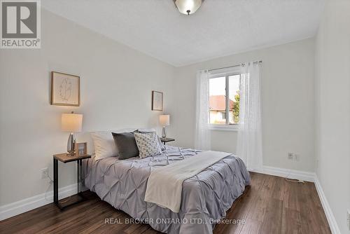 33 - 2940 Headon Forest Drive, Burlington, ON - Indoor Photo Showing Bedroom