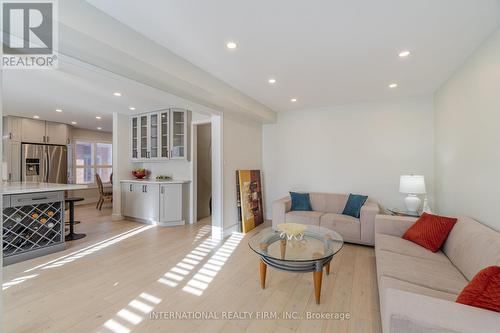 67 Rosanna Crescent, Vaughan, ON - Indoor Photo Showing Living Room