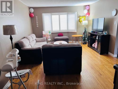 4 Glen Avon Crescent, Kitchener, ON - Indoor Photo Showing Living Room