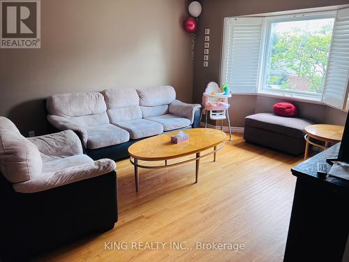 4 Glen Avon Crescent, Kitchener, ON - Indoor Photo Showing Living Room