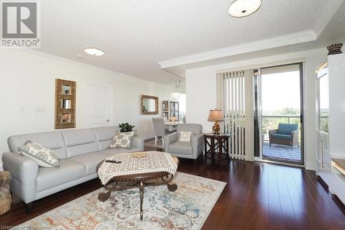 539 Belmont Avenue W Unit# 803, Kitchener, ON - Indoor Photo Showing Living Room